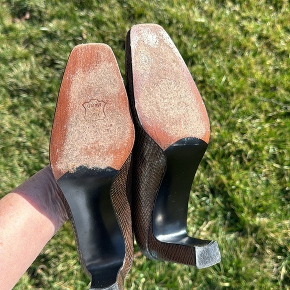 STUART WEITZMAN~BROWN/BRONZE SNAKE SKIN PUMPS~VERY GOOD CONDITION~SIZE 8.5~BR - Picture 7 of 11